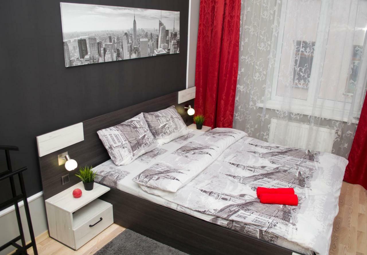 Modern Red Apartment Lwów Zewnętrze zdjęcie